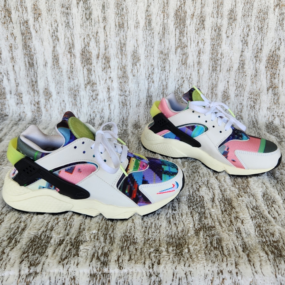 Nike "Air Huarache SE" Multicolor Pixel Graphic Sneaker Shoe | Women’s Size 7 - Picture 7 of 12